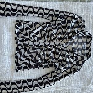 Black and White Patterned Long Sleeve Top